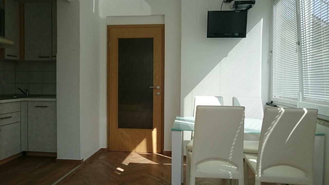 Apartments Vila Tisa Mali Losinj Exterior photo